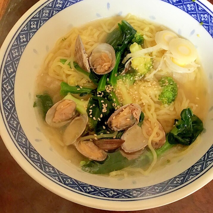 アサリとブロッコリーの塩ラーメン。